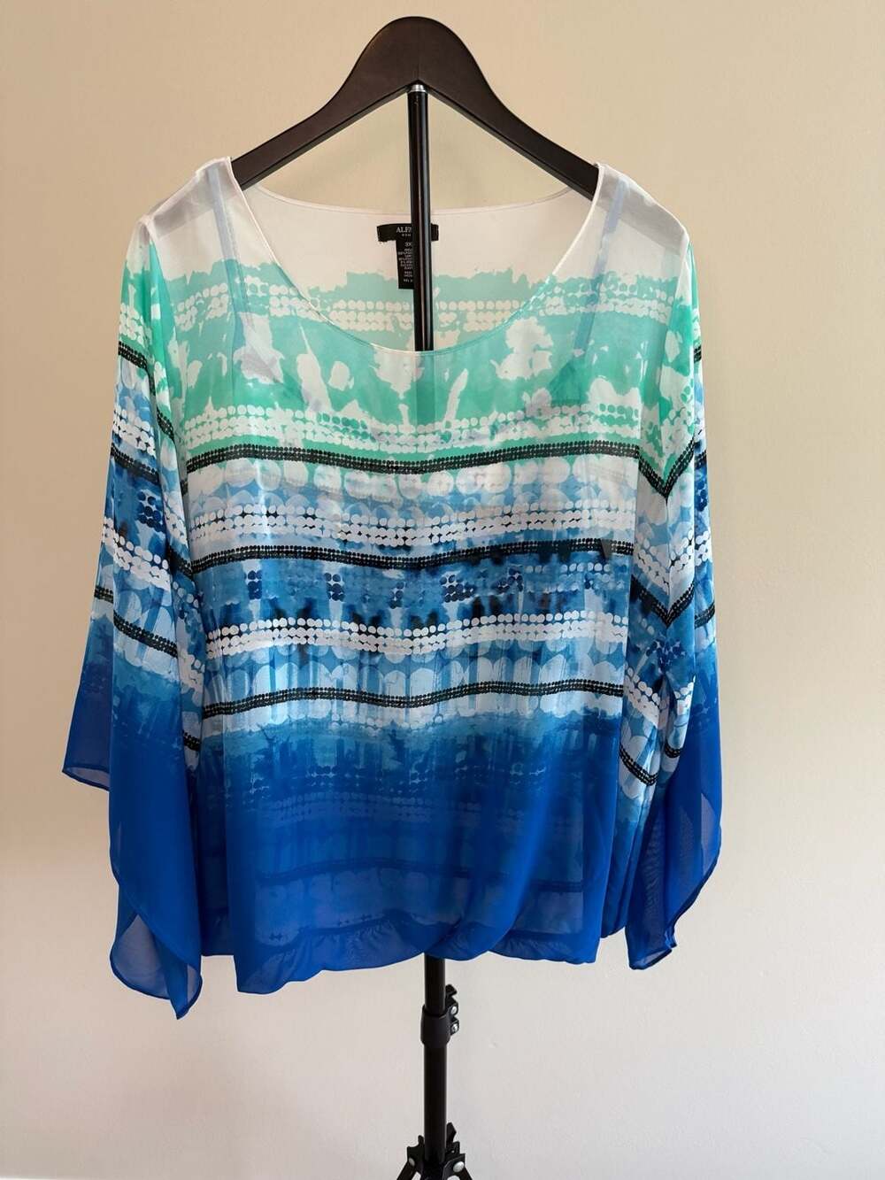 Alfani Woman Plus Size 3X Blue and Teal Ombre Dot Printed Chiffon Blouson Top